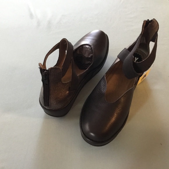 Shoes - Picture 1 of 4